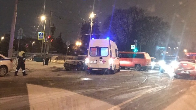 В Калининграде при столкновении двух легковушек пострадали шесть человек, в том числе двое детей