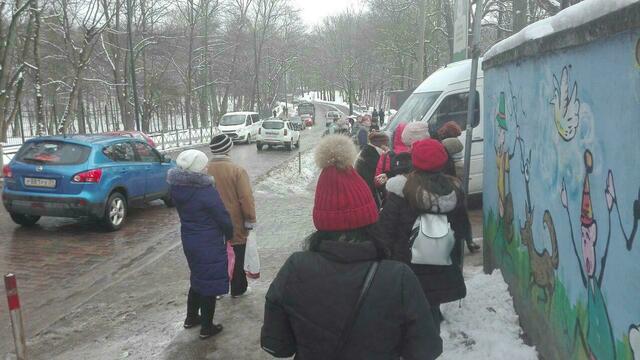 В Калининграде родителей не пустили на территорию Детской областной больницы (фото) 
