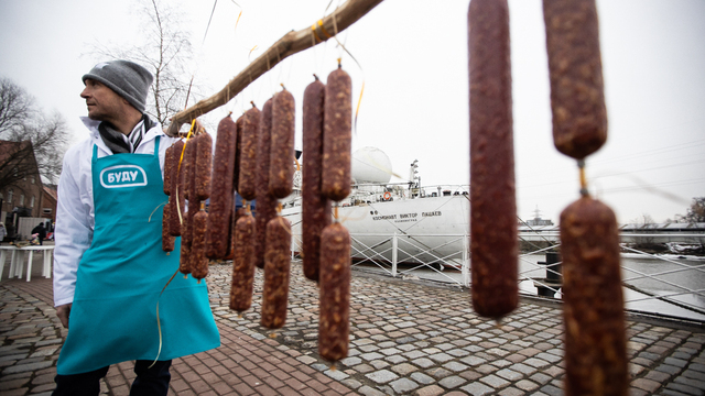 Как в Калининграде отмечают Праздник длинной колбасы (фоторепортаж)