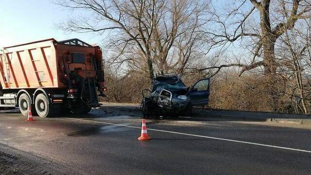 В Балтийске водитель Mazda пострадал в ДТП с КамАЗом (фото)