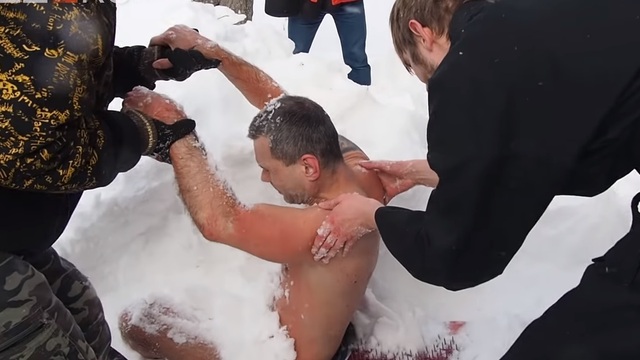 Калининградский рекордсмен мира по плаванию в ледяной воде замёрз на Урале