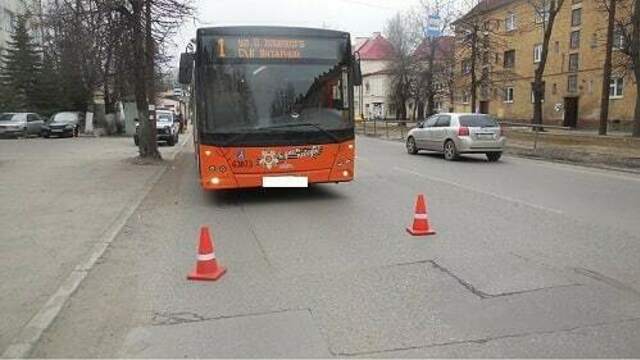 В Калининграде 78-летняя пассажирка пострадала при падении в автобусе