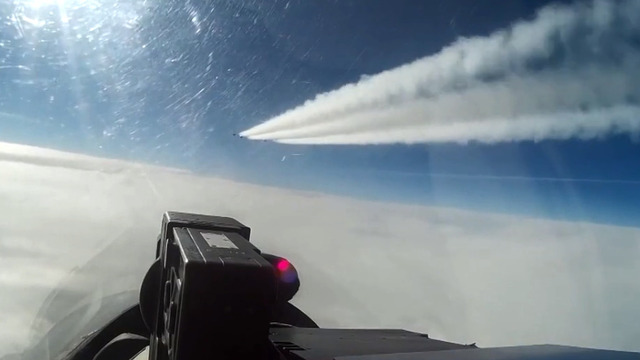 Российский истребитель Су-27 перехватил самолёт-разведчик США над Балтикой (видео)