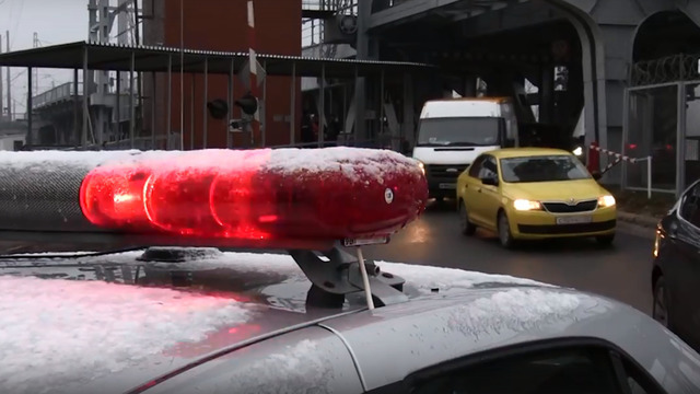 На Южном вокзале скрытый патруль ГИБДД перехватил таксистов, ехавших на красный сигнал светофора 