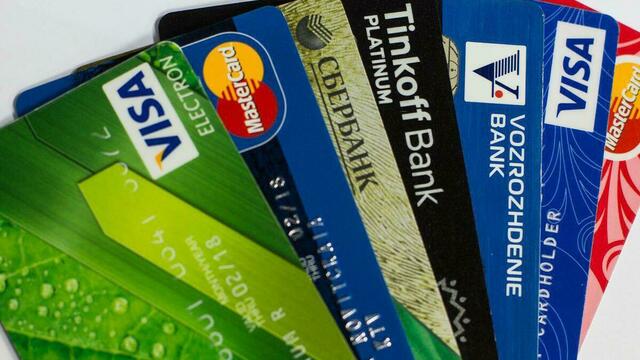 Сбербанк разрешит клиентам снимать наличные с карт в кассах магазинов 