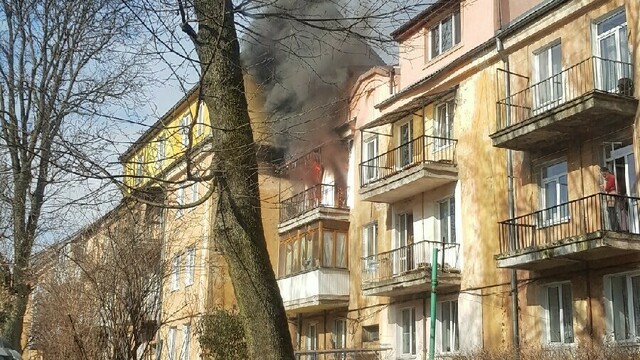 При пожаре на ул. Харьковской пострадали женщина и ребёнок (фото, обновлено)