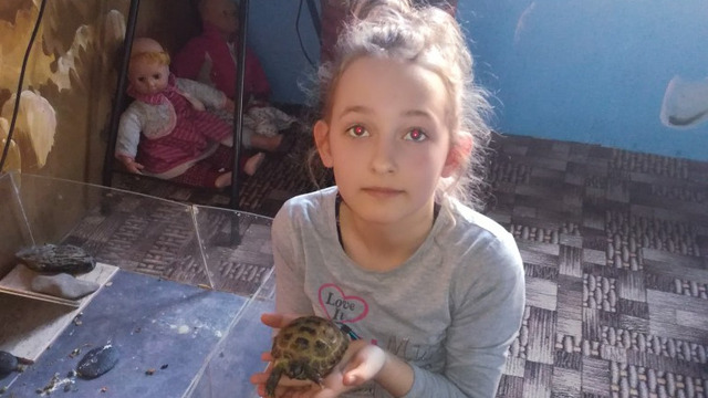 Мама сбитой поездом девочки из Нестерова: Дочь осталась жива благодаря машинисту