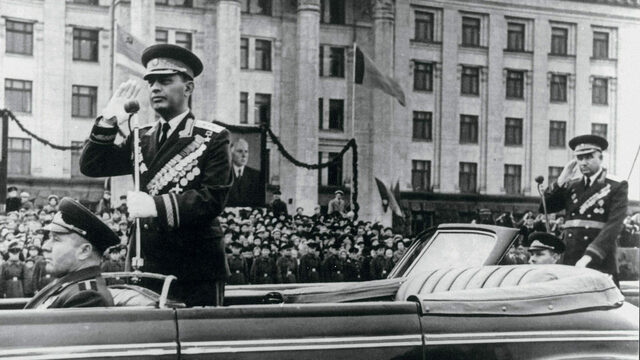 Минобороны опубликовало эксклюзивные снимки советских полководцев на парадах