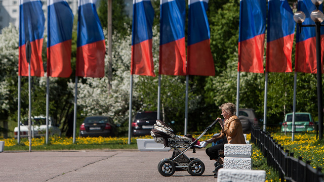 Правительство РФ: более половины российских семей с детьми живут за чертой бедности