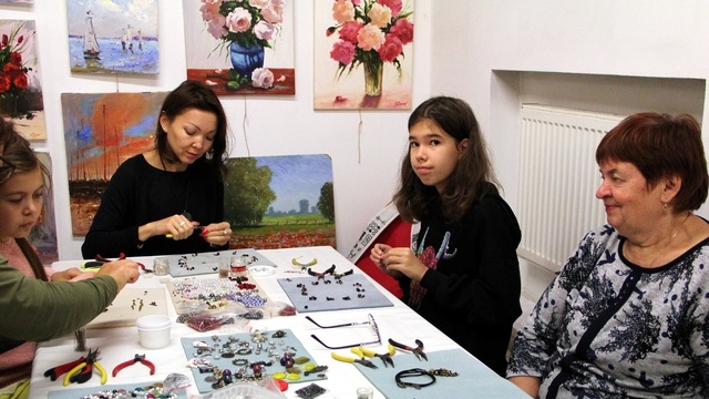 Какой подарок сделать ко Дню матери: обзор мастер-классов в Калининграде