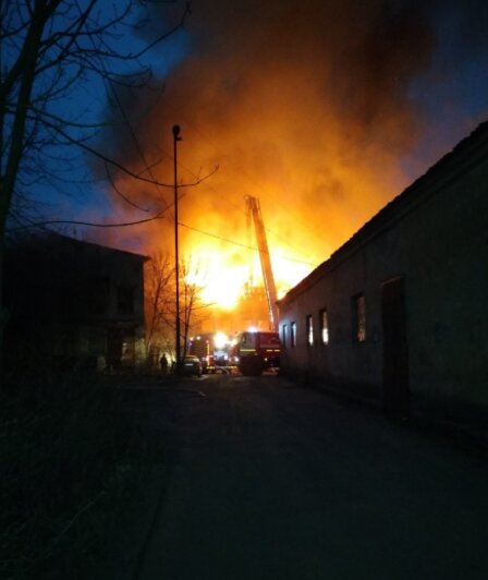 В Калининграде загорелось заброшенное здание (фото, видео) - Новости Калининграда | Фото: очевидец