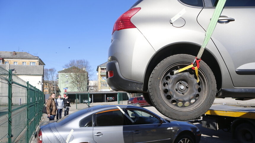 В Калининграде изменились тарифы на эвакуацию неправильно припаркованных машин - Новости Калининграда | Архив &quot;Клопс&quot;