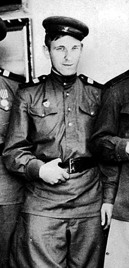Михайлов Максим Андреевич (1908 г.р.), старший сержант, артиллерист, прошел всю войну и погиб при штурме Кенигсберга. Награжден орденами и медалями