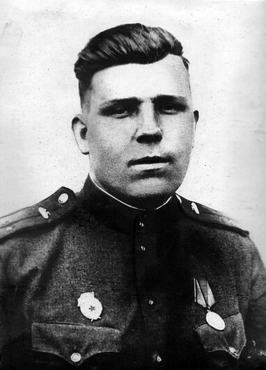 Кондрашов Василий Савельевич (1917-1945 г.г.), лейтенант, погиб в разведке на территории Польши 20 апреля 1945 года. Награжден орденами Красной Звезды, Отечественной войны I степени и орденом Славы II степени