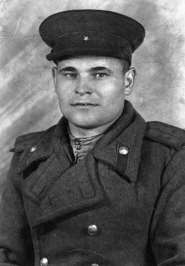 Щитченко Иосиф Федорович воевал на Белорусском фронте. Подвозил снаряды бойцам Красной армии, а раненых отвозил в госпиталь. Награжден боевыми орденом и медалью. Победу встретил в Берлине