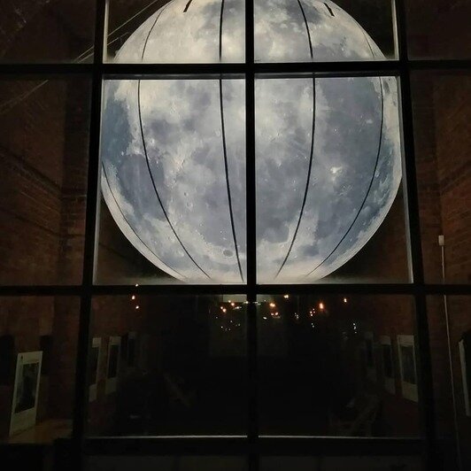 В калининградском планетарии установили глобус Луны диаметром 3 м (фото) - Новости Калининграда | Фото: Калининградский планетарий им. Ф.В.Бесселя