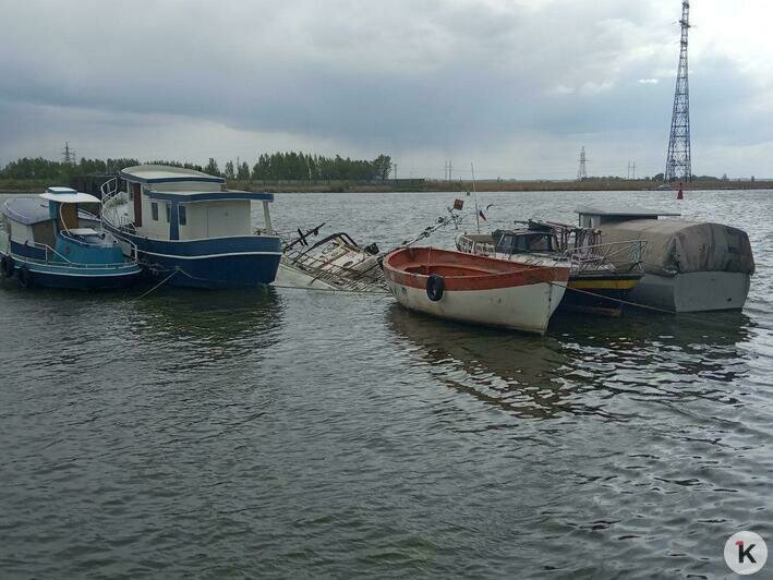 Источник: в районе Прегольского затонул пришвартованный баркас (фото) - Новости Калининграда | Фото очевидца