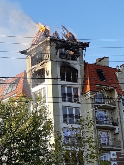 Из-за пожара в жилом доме в Пионерском эвакуировали 40 человек - Новости Калининграда | Фото: очевидец