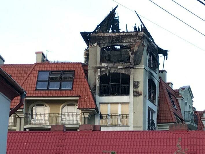 Из-за пожара в жилом доме в Пионерском эвакуировали 40 человек - Новости Калининграда | Фото: очевидец