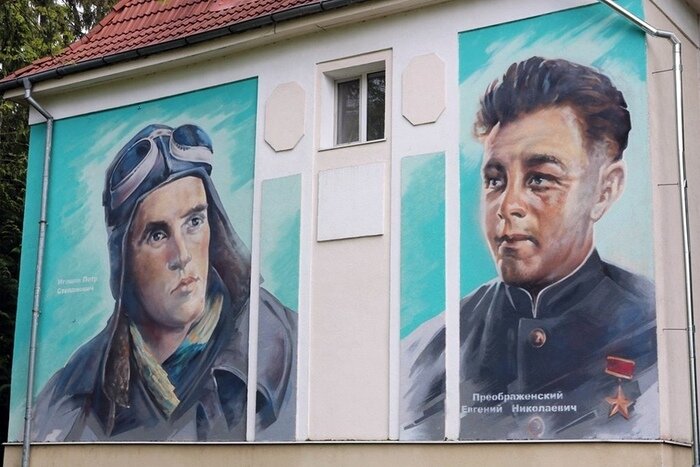 На одном из домов в Светлогорске нарисовали портреты героев войны - Новости Калининграда | Фото: группа  “Подслушано Светлогорск и Пионерский” во &quot;Вконтакте&quot;