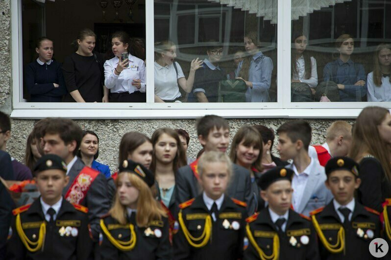 Как прошёл последний звонок в калининградской школе №50 (фоторепортаж) - Новости Калининграда | Виктор Буздин / &quot;Клопс&quot;