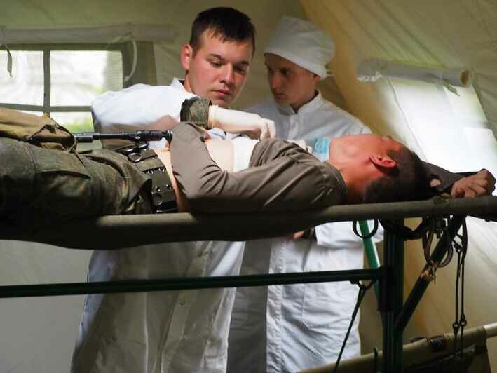 Медики Балтфлота отработали эвакуацию раненых с поля боя (фото) - Новости Калининграда | Фото: пресс-служба Балтфлота