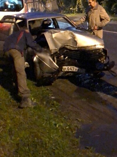 В Калининграде пьяный водитель на Volkswagen врезался в фонарный столб - Новости Калининграда | Фото: очевидец
