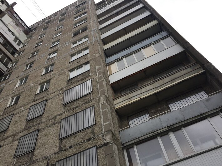 С восьмого этажа аварийного дома на Московском проспекте рухнуло балконное остекление - Новости Калининграда | Александр Подгорчук / &quot;Клопс&quot;