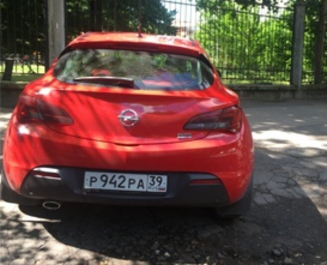 Opel на ул. Чайковского | Фото: читатели &quot;Клопс&quot;
