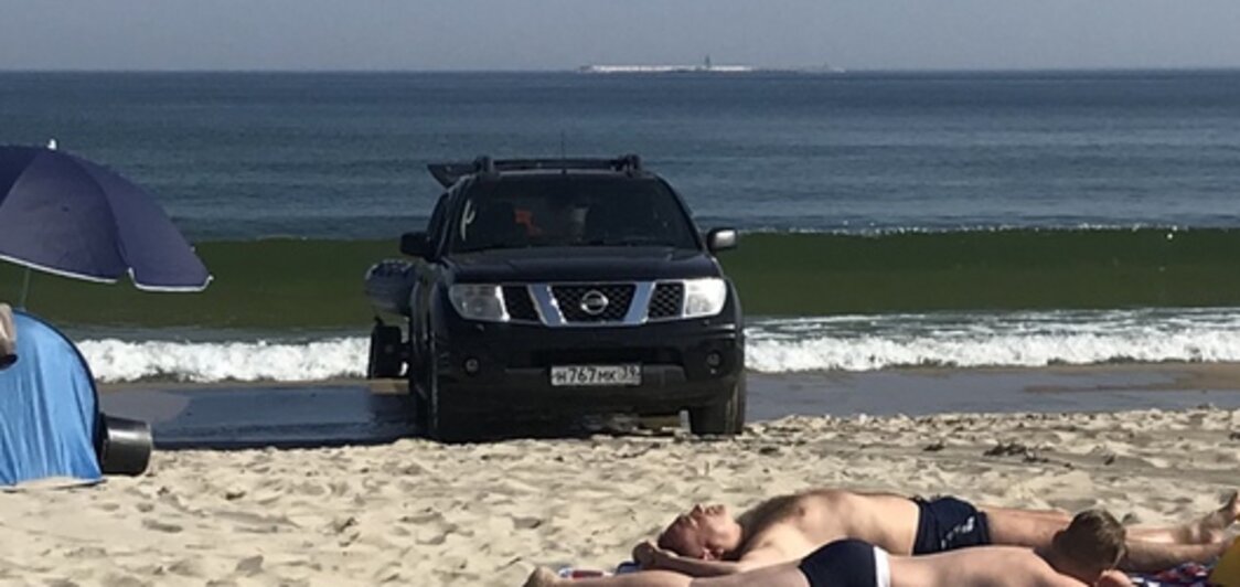 &quot;Судак недели&quot; — Nissan на пляже | Фото: читатели &quot;Клопс&quot;