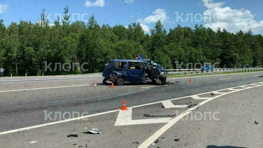 В аварии в Гвардейском районе пострадали члены одной семьи, которые ехали в Volkswagen Transporter - Новости Калининграда | Фото: &quot;Клопс&quot;