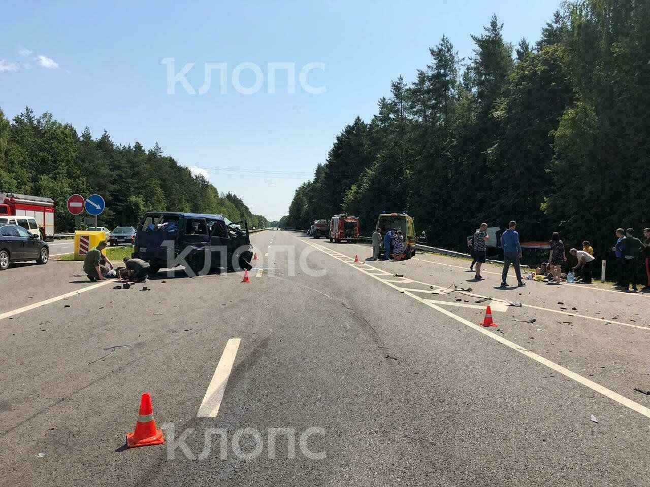 В Гвардейском районе столкнулись бензовоз и микроавтобус, пострадали дети  (видео, обновляется) - Новости Калининграда