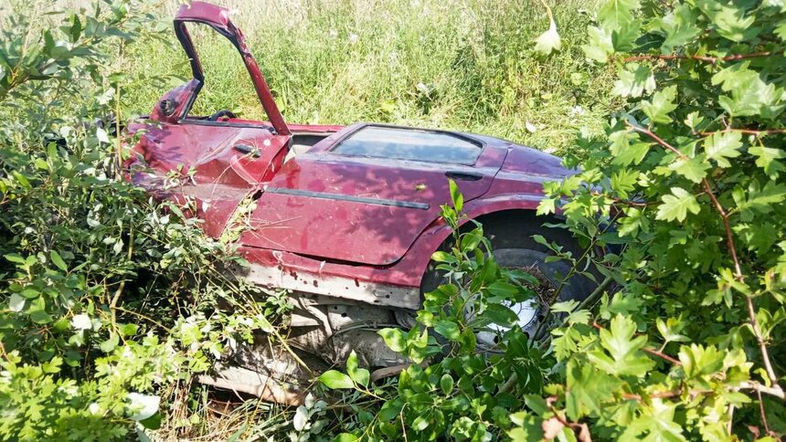 В Багратионовском районе Renault врезался в пень и вылетел в кювет, пострадал водитель - Новости Калининграда | Фото: очевидец