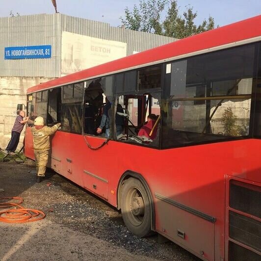 В Перми рейсовый автобус с 59 пассажирами врезался в здание, есть пострадавшие - Новости Калининграда | Фото: ГИБДД по г. Перми