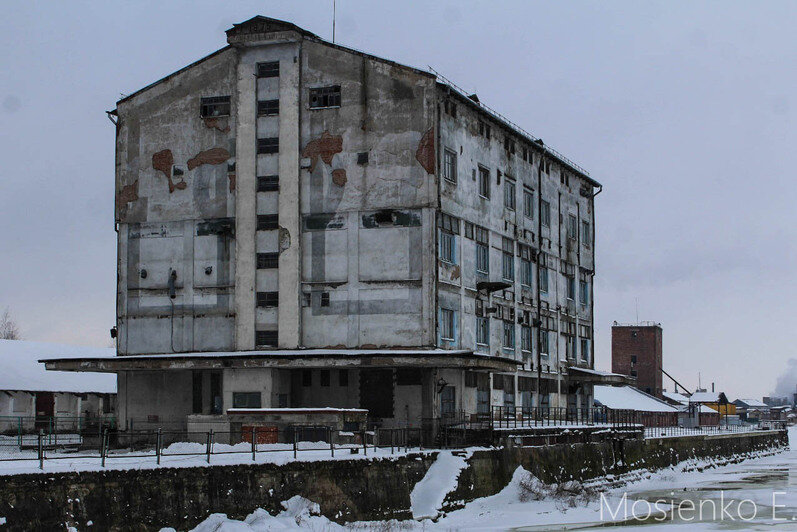 Портовый склад построенный в 1928 году по проекту Петера Беренса , Тильзит - Советск. Вчера и сегодня | Фото: Евгений Мосиенко