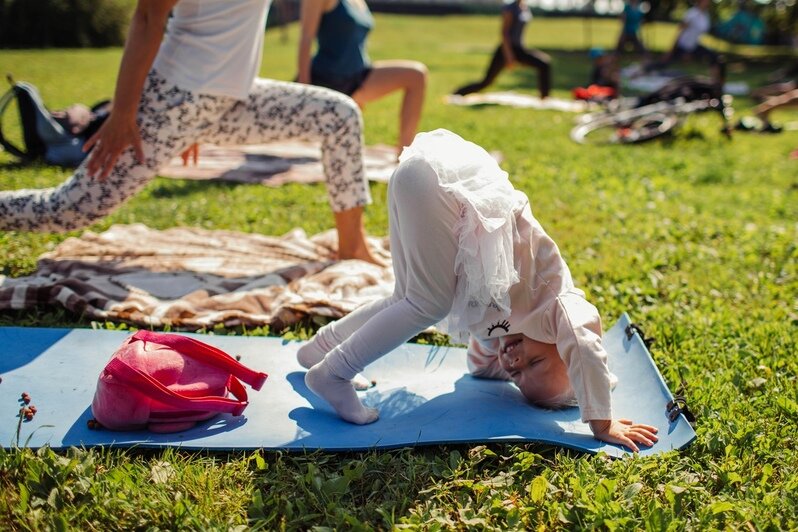 Заключительное занятие "Йоги в парке" на острове Канта проведут под живую музыку - Новости Калининграда | Фото предоставлено руководителем проекта &quot;Йога в парке&quot;