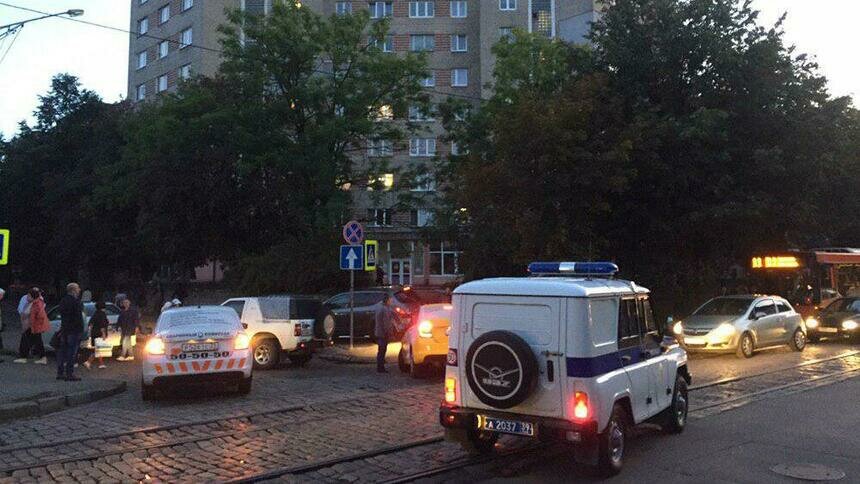 ДТП на перекрёстке ул. Киевской и Морозова частично заблокировало движение - Новости Калининграда | Фото очевидца