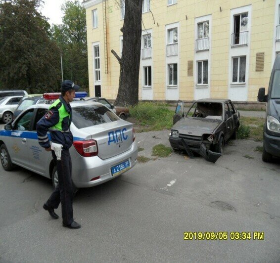 BMW, Mercedes, Toyota: в Балтийске нашли 16 бесхозных машин, ржавеющих во дворах и на улицах  (фото) - Новости Калининграда | Фото: пресс-служба Балтийского городского округа
