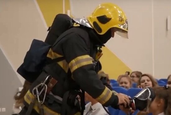 В самой большой школе Калининградской области прошли противопожарные учения   - Новости Калининграда | Кадр видеозаписи