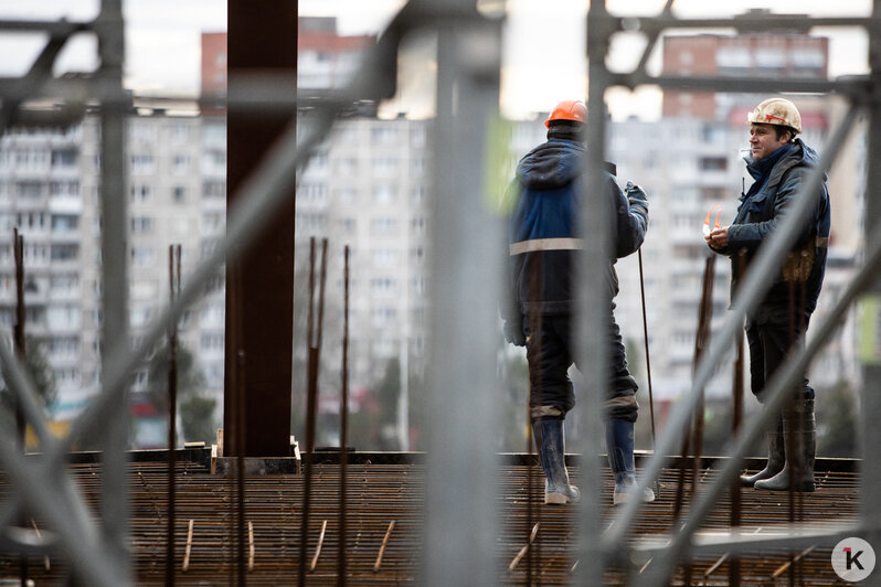 Шли калининграда. ХМАО стройка. Стройки в Сургуте. Постройки в Югре. Строительство школы в Югре.