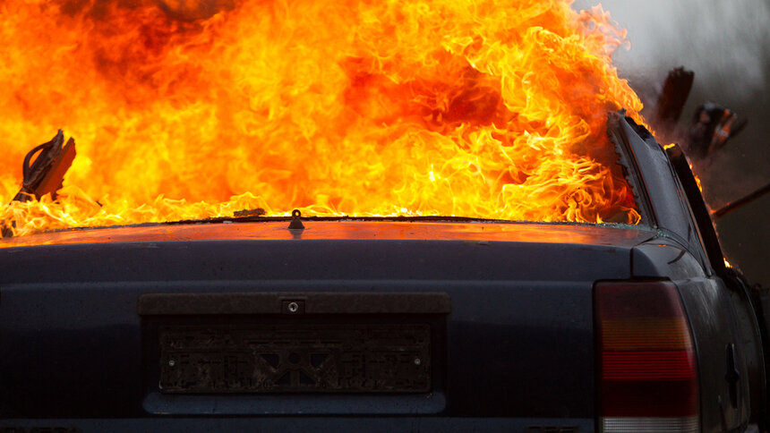 В Советске пять пожарных тушили горящий Audi 100 - Новости Калининграда | Архив &quot;Клопс&quot;