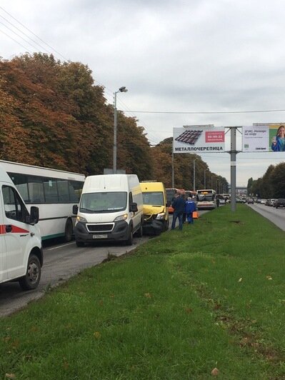 На пр. Калинина произошло массовое ДТП с автобусом и маршруткой (фото) - Новости Калининграда | Фото: очевидец