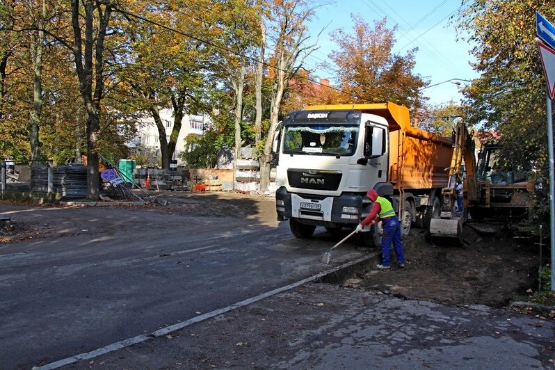 Как идёт ремонт тротуаров на ул. Комсомольской в Калининграде (фото) - Новости Калининграда | Фото: пресс-служба городской администрации