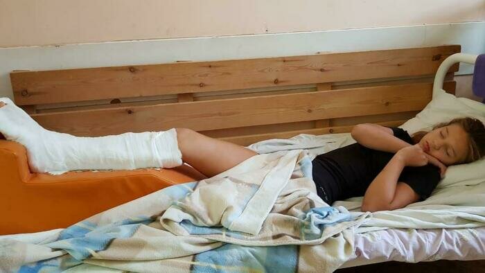 В Калининградском батутном центре 12-летняя девочка получила открытый перелом ноги - Новости Калининграда | Фото предоставлено мамой пострадавшей девочки
