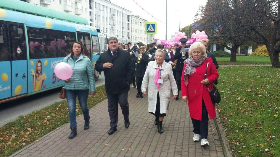 В Калининграде участники марша против рака с оркестром прошли от здания КТУ до монумента покорителям космоса - Новости Калининграда | Фото: пресс-служба администрации Калининграда