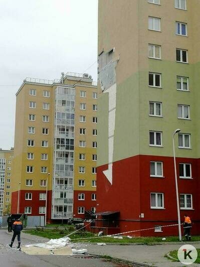 На ул. Левитана обрушилась часть фасада многоэтажки (фото, видео) - Новости Калининграда | Фото очевидцев