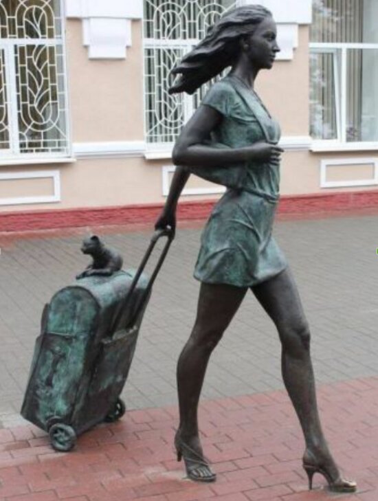 В центре Зеленоградска установят скульптуру девушки с чемоданом и котом - Новости Калининграда | Фото: госзакупки