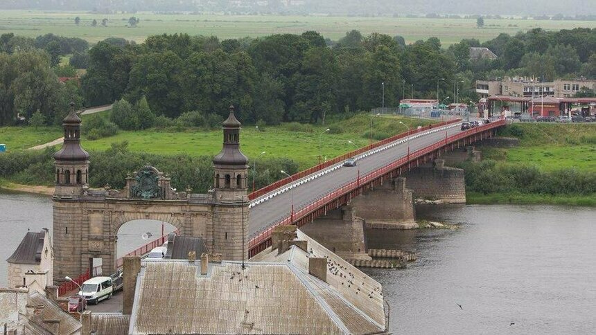 На мосту Королевы Луизы в Советске введут реверсивное движение из-за дорожных работ   - Новости Калининграда | Архив &quot;Клопс&quot;