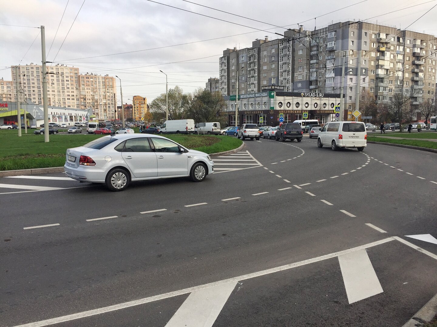 Минус одна полоса: на круговой развязке ул. Горького и Гайдара нанесли  турборазметку - Новости Калининграда