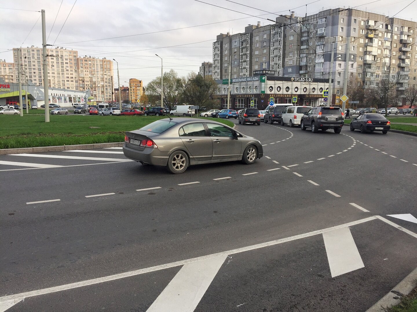 Минус одна полоса: на круговой развязке ул. Горького и Гайдара нанесли  турборазметку - Новости Калининграда